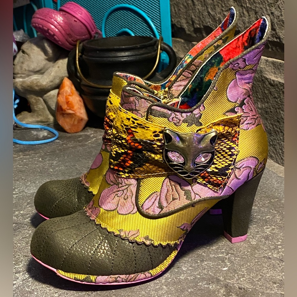 VTG Irregular Choice “Miaow” yellow floral tapestry bootie,Cat buckle,NIB, 39 UK - Picture 3 of 16